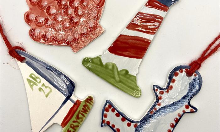 Why not come along and make your own holiday souvenirs!